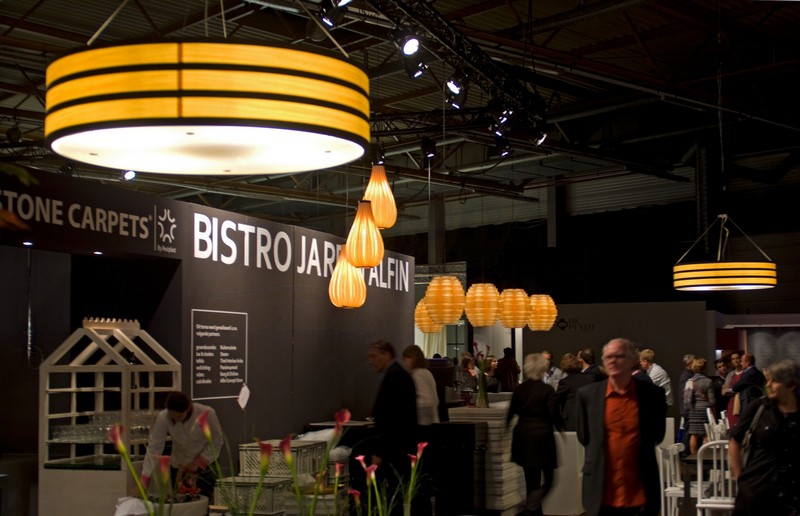 Pendal lighting in wood veneer in bistro above bar and tables in BIS expo_-_7